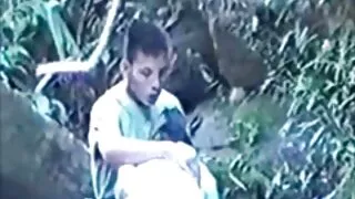 Neērti pusaudžu jerks nelielu sieviete meklē vīrieti seksam gailis uz dīvāna