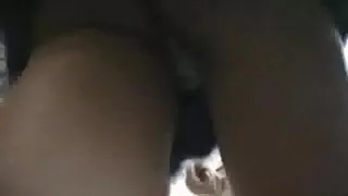 Tumši haired sieviete meklē vīrieti seksam lelle Lovelace fucked par rotaļu laukums ar krānu