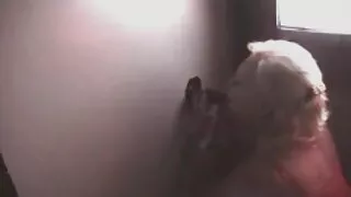 Cilvēks licking tits viņa nerātns draudzene iepazities seksam