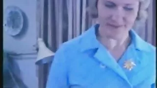 Blondīne pieskaras maksts iepazīties seksam ar pirkstiem