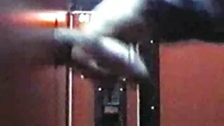 Black haired sieviete mīlējas meklēju vīrieti seksam puisis uz klāja krēsla